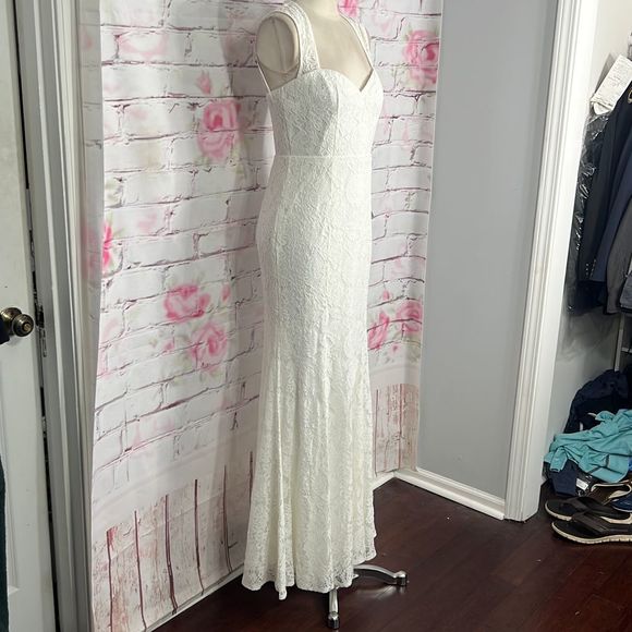 Lulu’s NWT Rosetta ivory white lace sweetheart mermaid cut gown or simple weddin - Picture 8 of 15